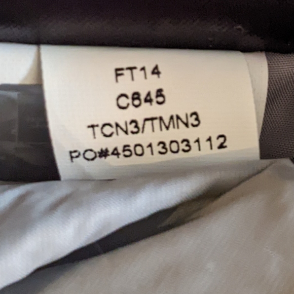 The North Face - Lightweight Quilted Plush Puff Vest C645 | XS | Gray & Red Logo - Picture 10 of 14